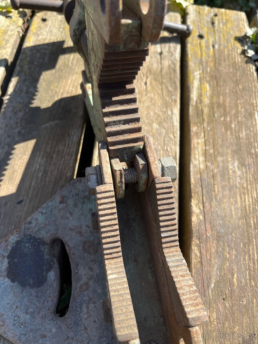 Instalaterský svěrák - 3