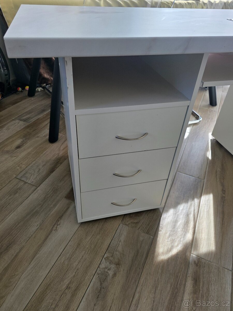 Manikérský stůl - 3