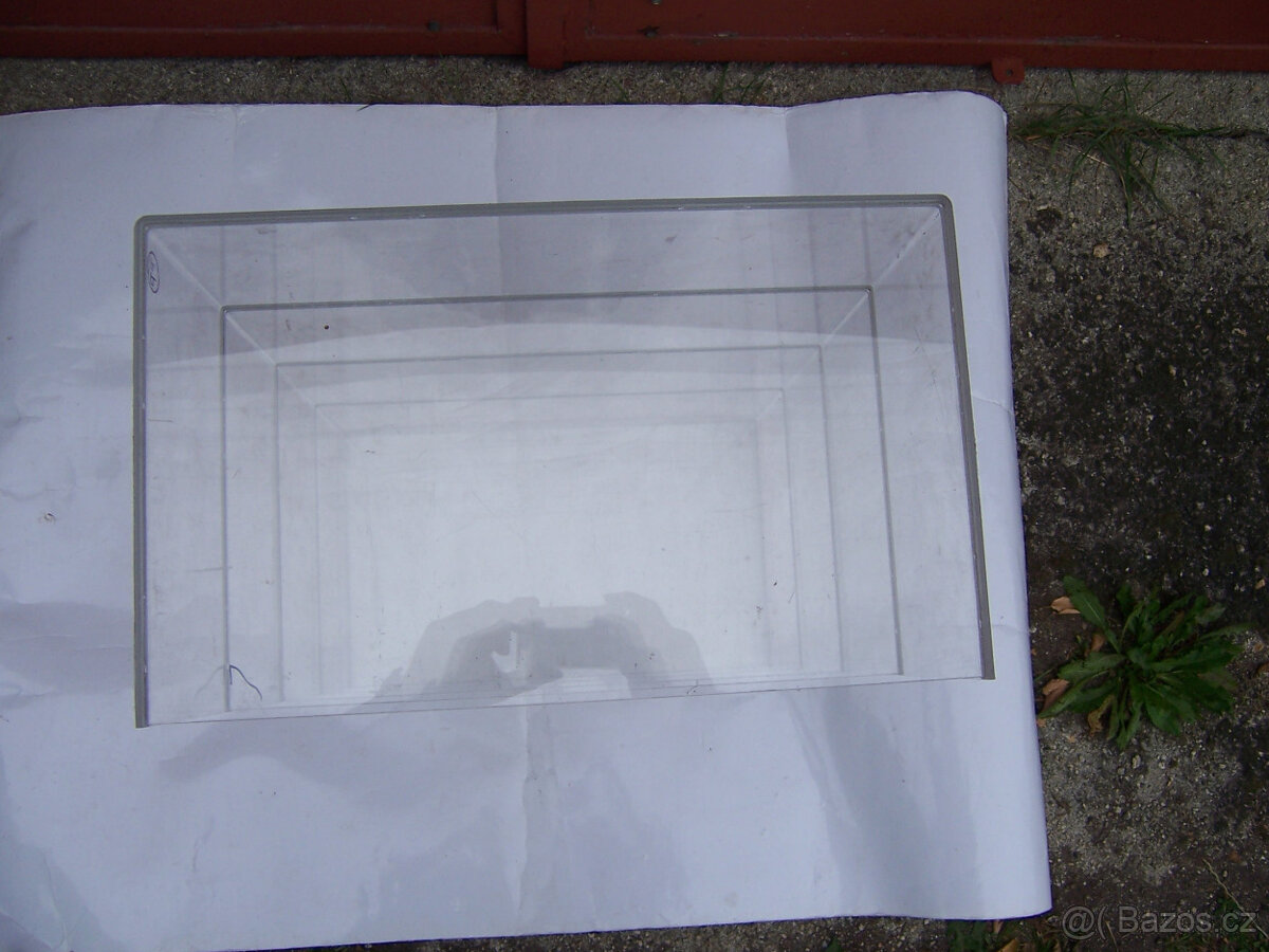 plastová skíňka se 4 policemi - 3