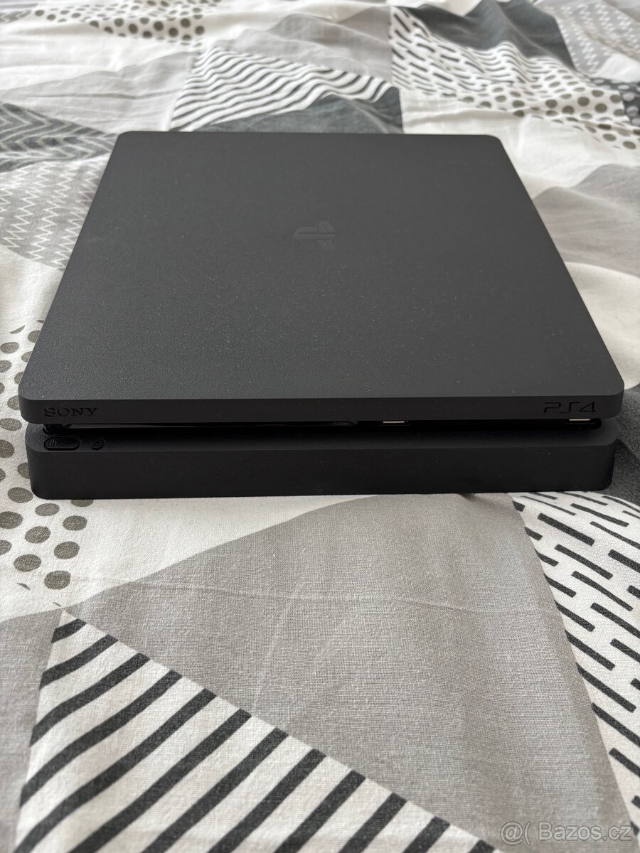 PlayStation 4 Slim 500GB - 3