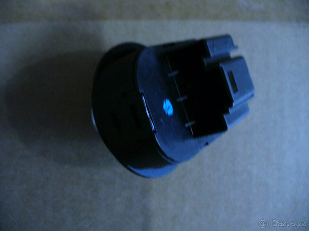 Spínač ovládání zrcátek OCTAVIA ,YETI - 3