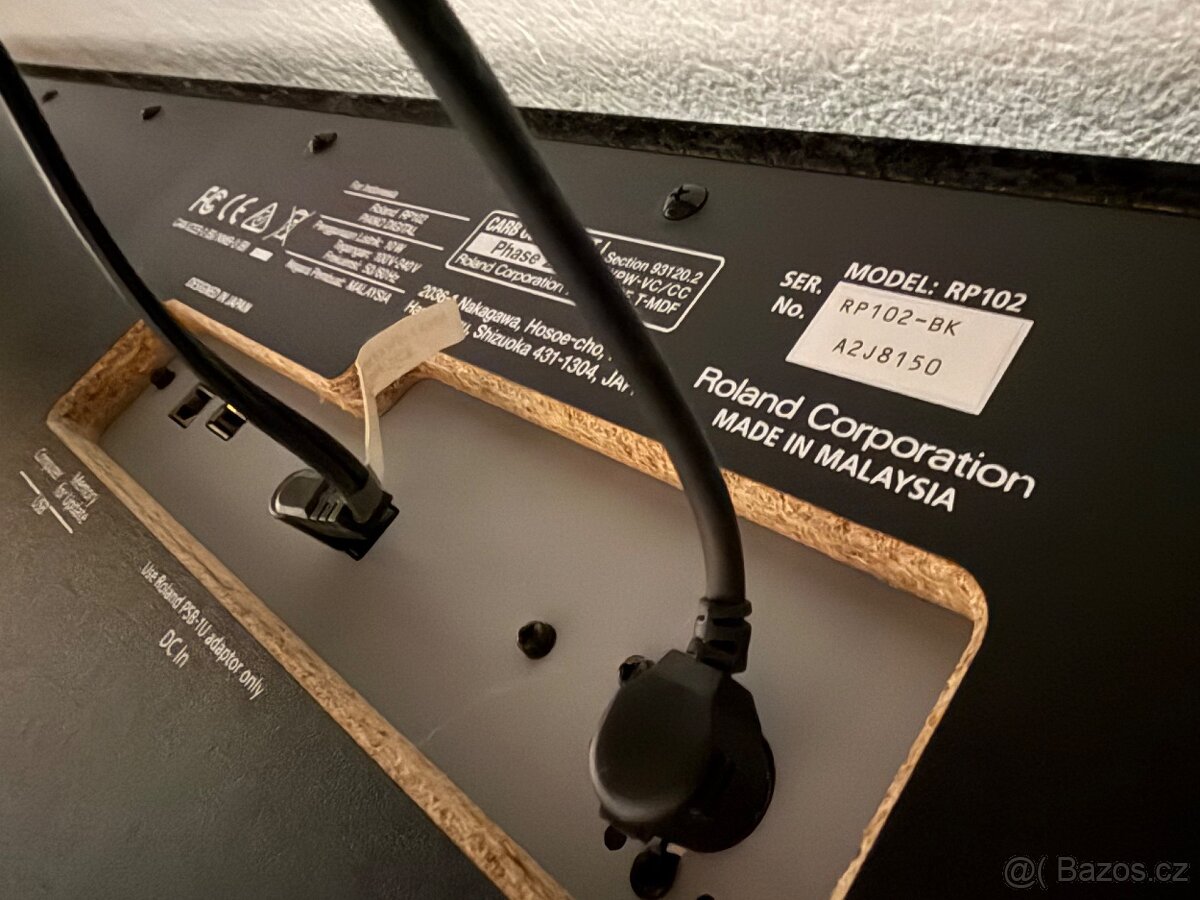 Digitální piano - Roland RP102 vč. stoličky - TOP stav - 3