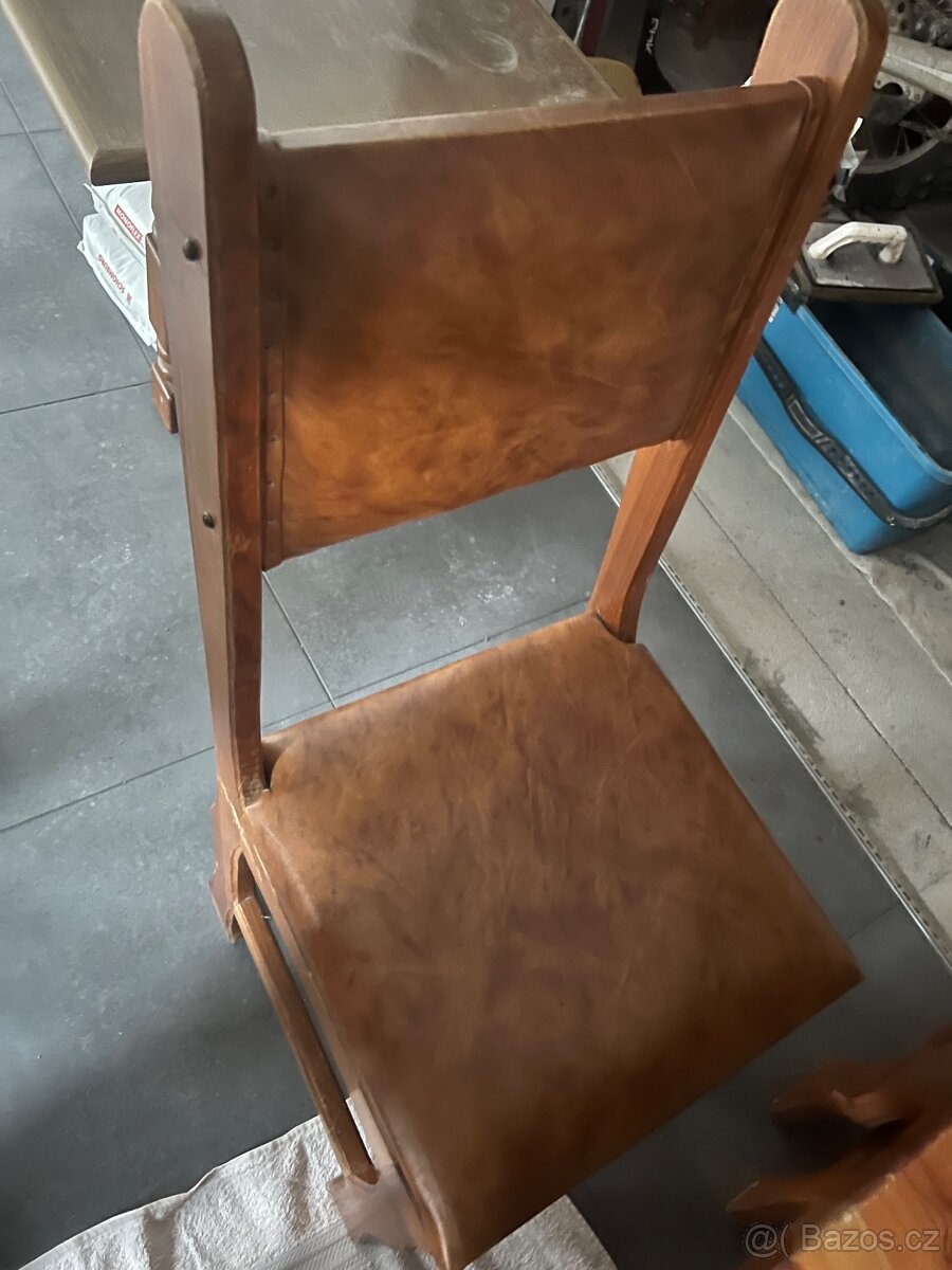 Nabízím dřevěnou jídelní soupravu masiv - 3