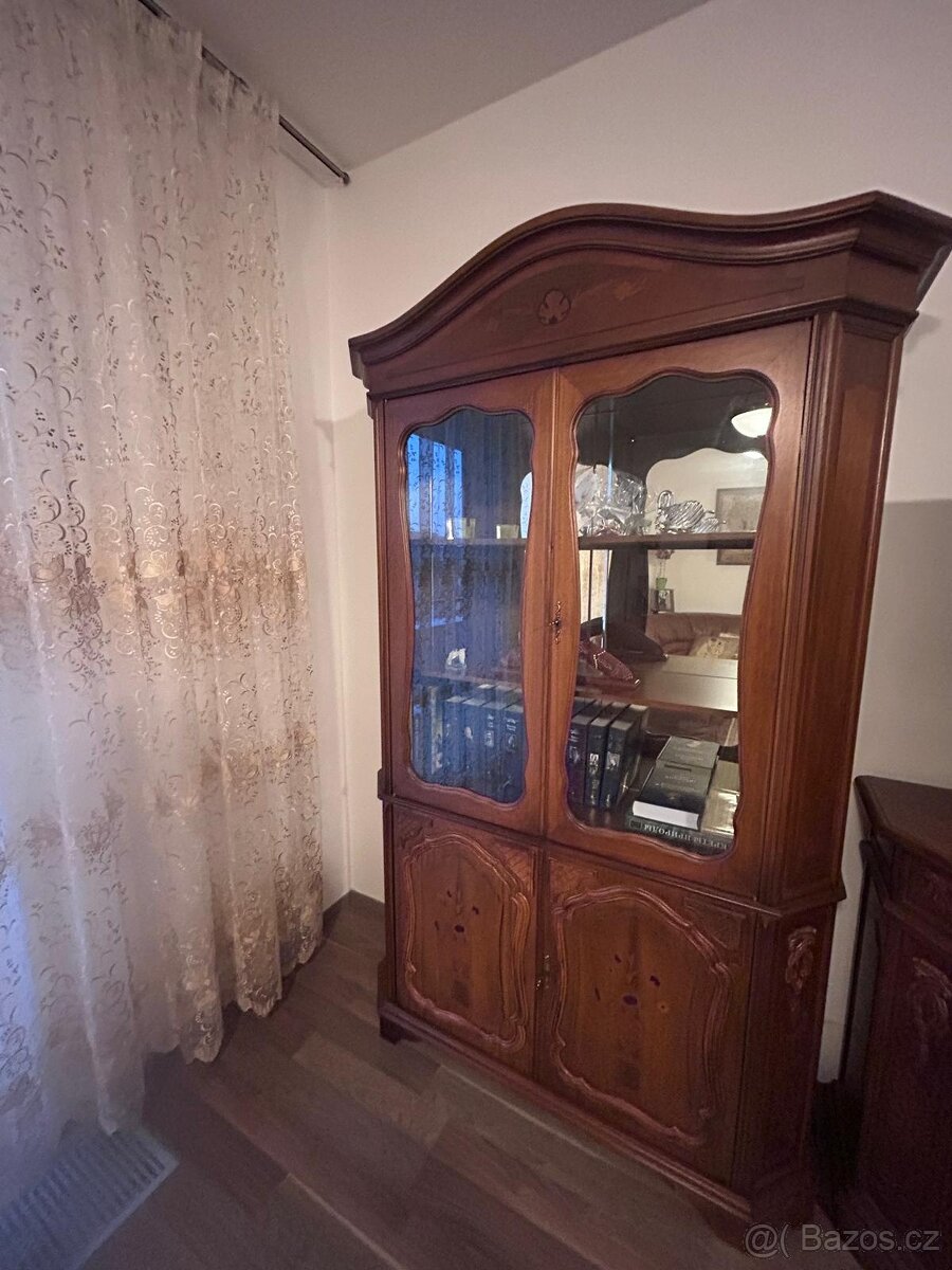 Skříně a komoda z masivního dřeva - 3