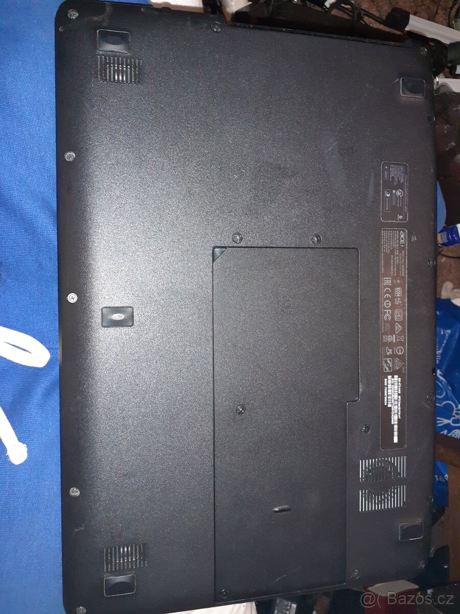 Acer Aspire ES1-572-34K9 - 3