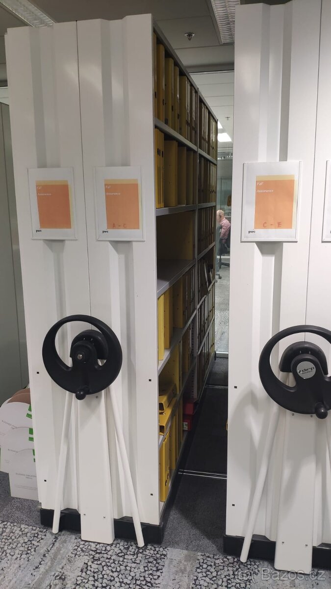 Pojízdné kovové regály - 3