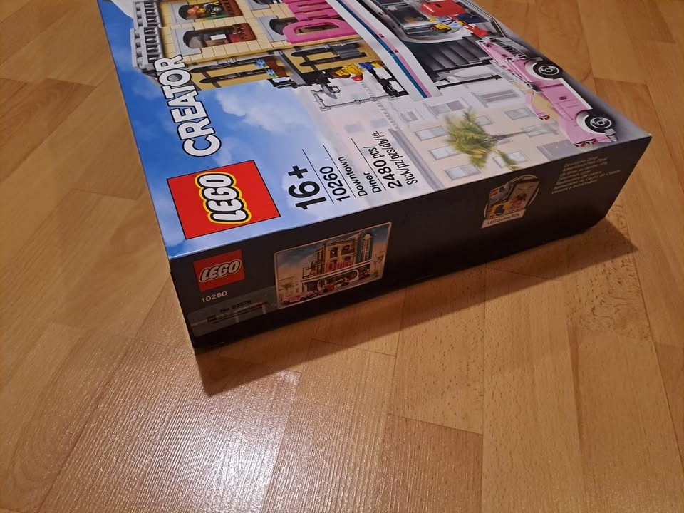 LEGO Creator 10260 Restaurace v centru města - 3