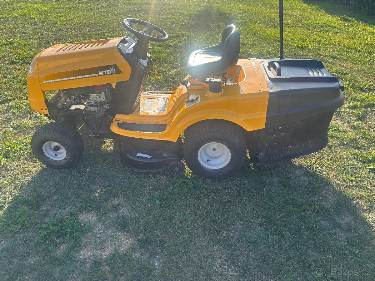 Zahradní trakturek MTD 12,5HP - 3
