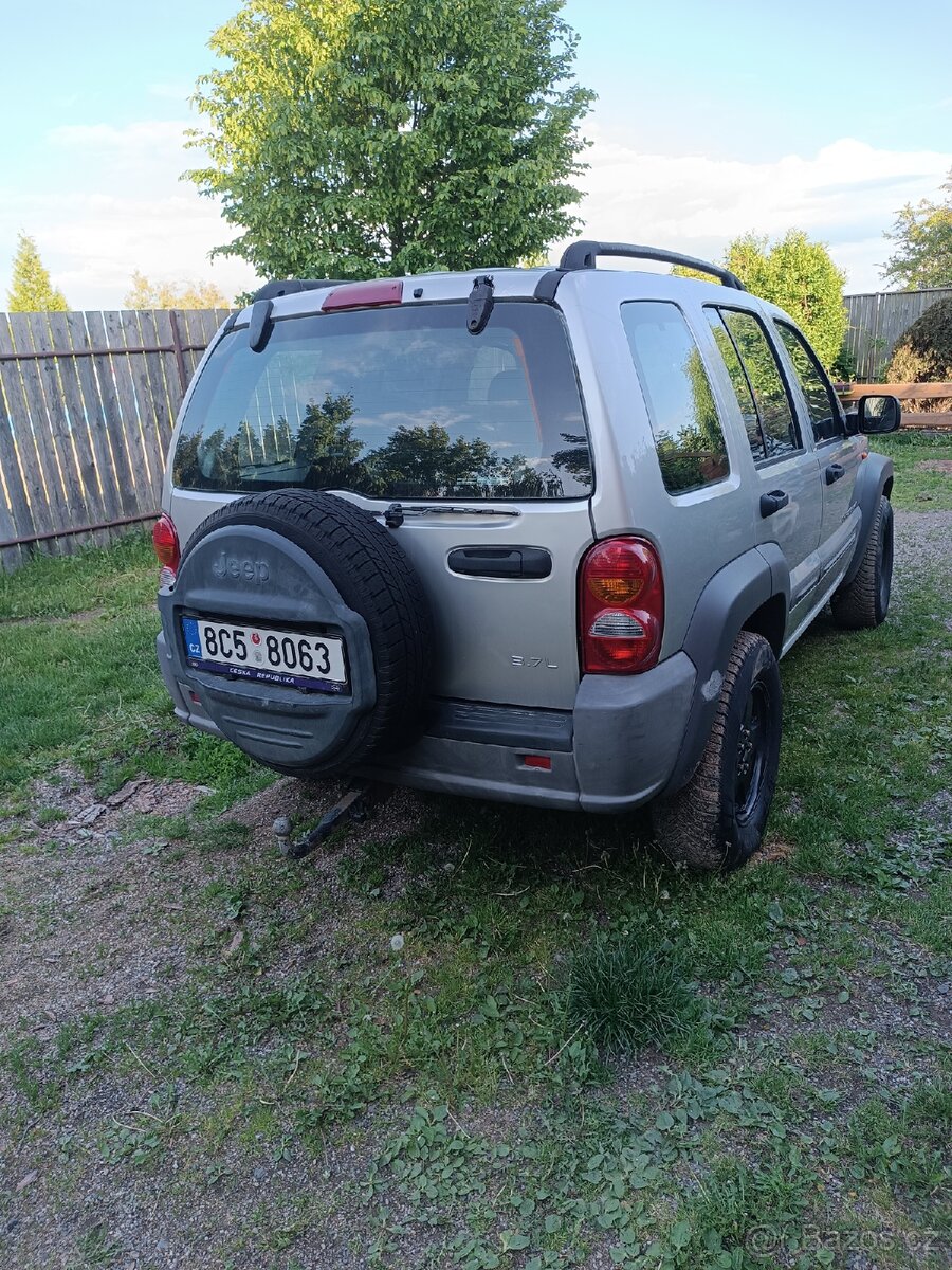 Jeep Cherokee KJ - 3
