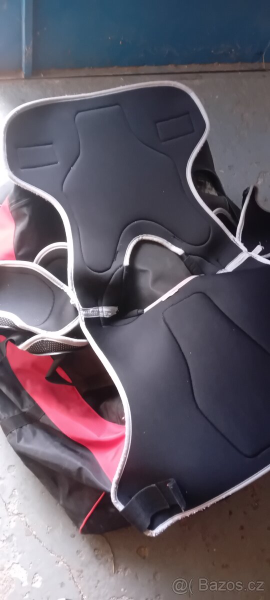 Prodám přilba, taška ,atd - 3