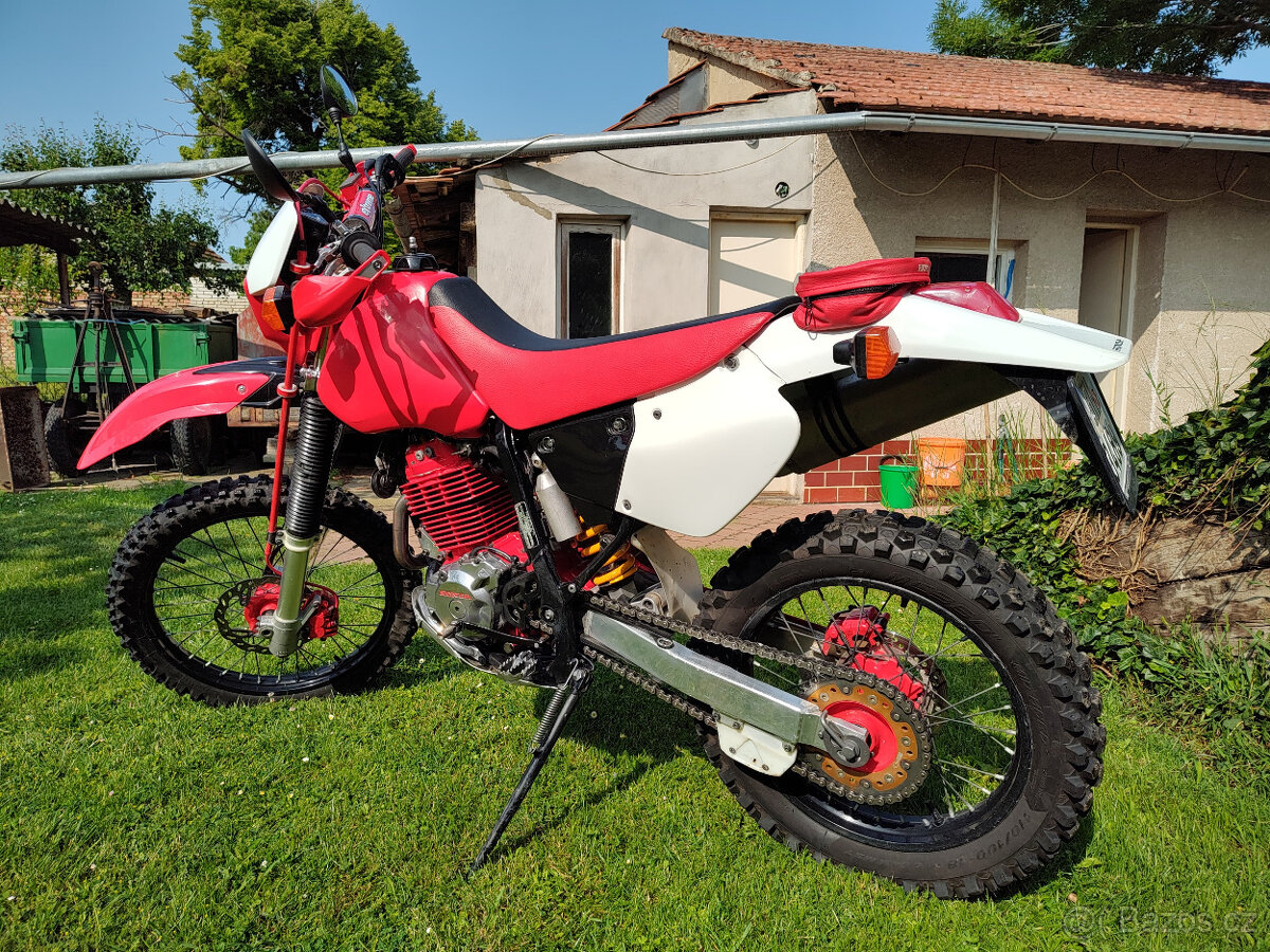 Honda XR400R v perfektním stavu.