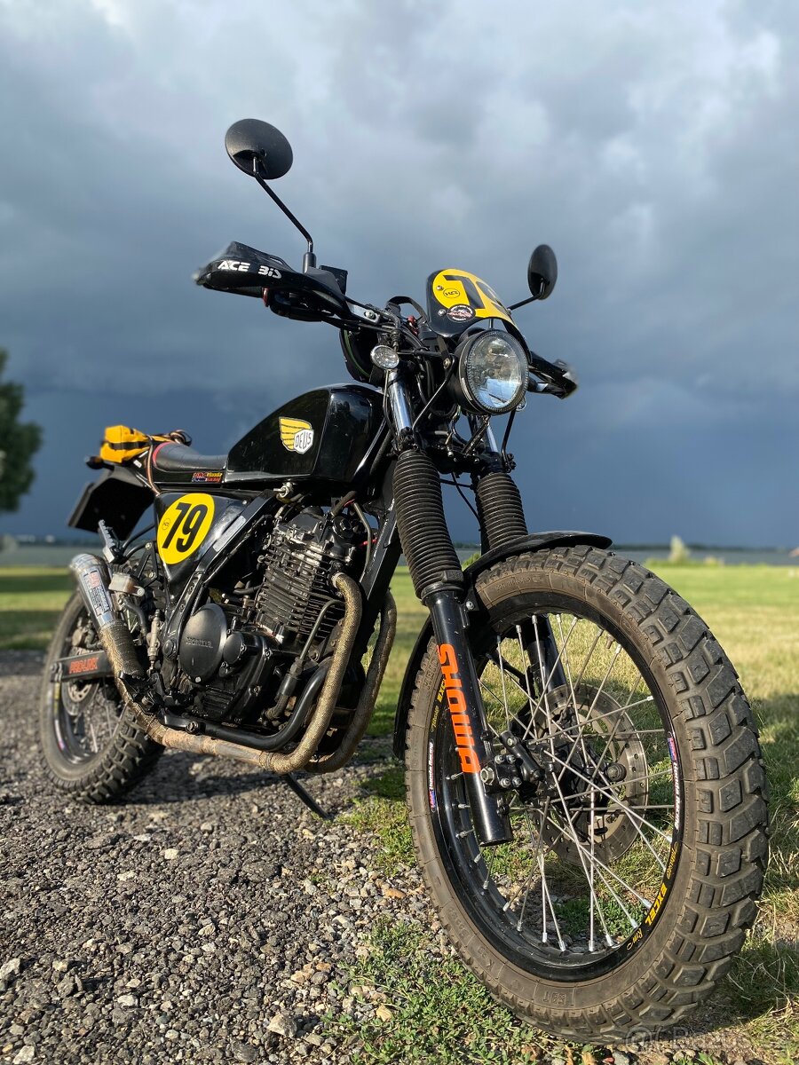 Honda NX 650 Tracker
