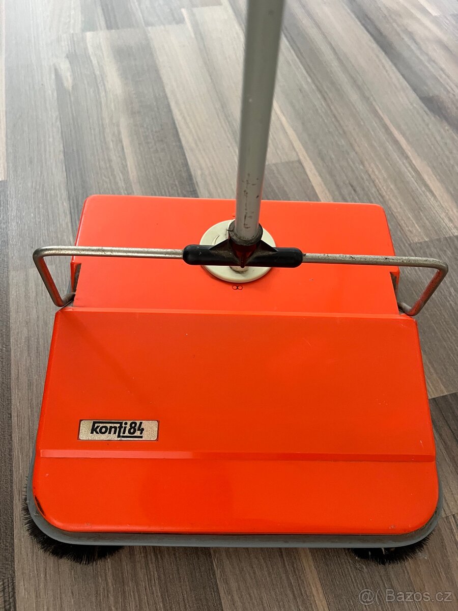 MECHANICKÝ ZAMETAČ KOBERCŮ KONTI 84 KOVO OSTRAVA 1984 - 3