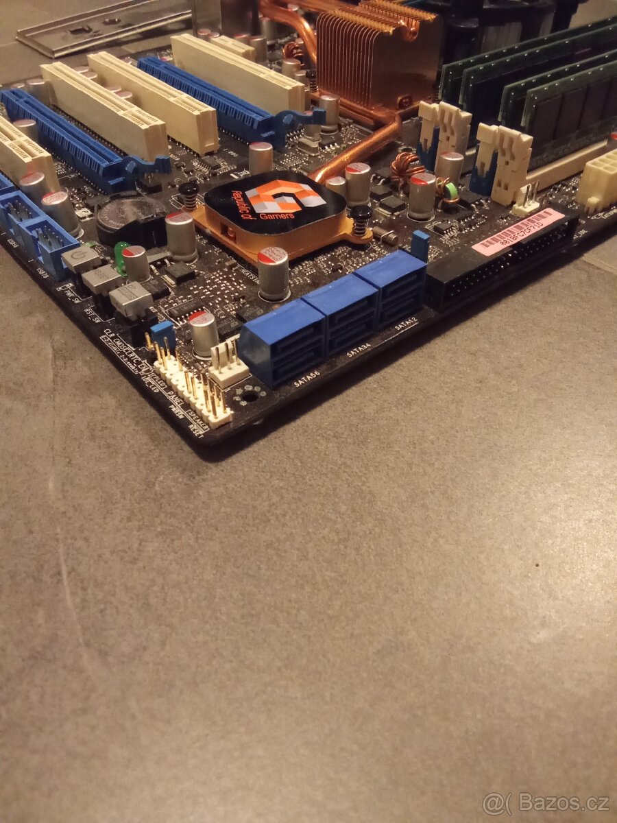 Základní PC deska ASUS COMMANDO LGA 775 - 3