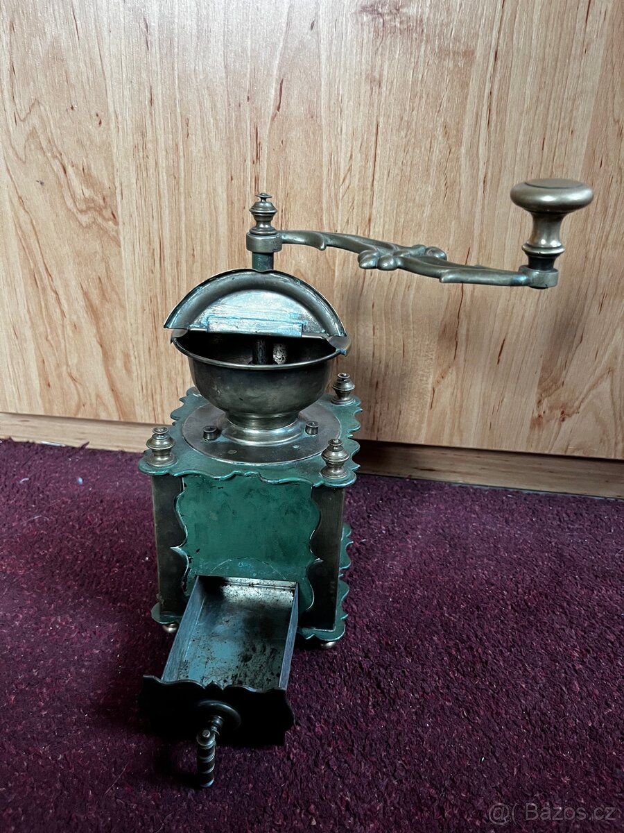 Starožitný mlýnek na kávu – mosaz + zelený smalt - 3