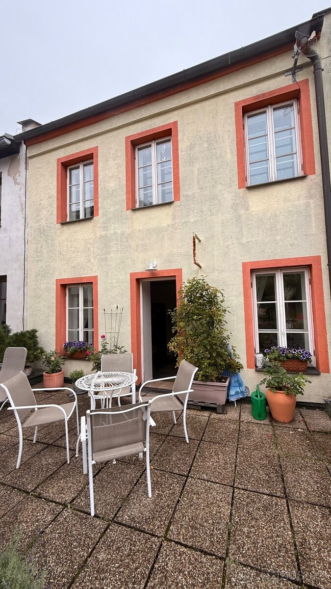 Prodej menšího činžovního domu v historické části Trutnova - 3