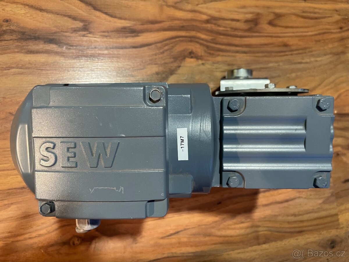 Elektromotor s převodovkou SEW - 3