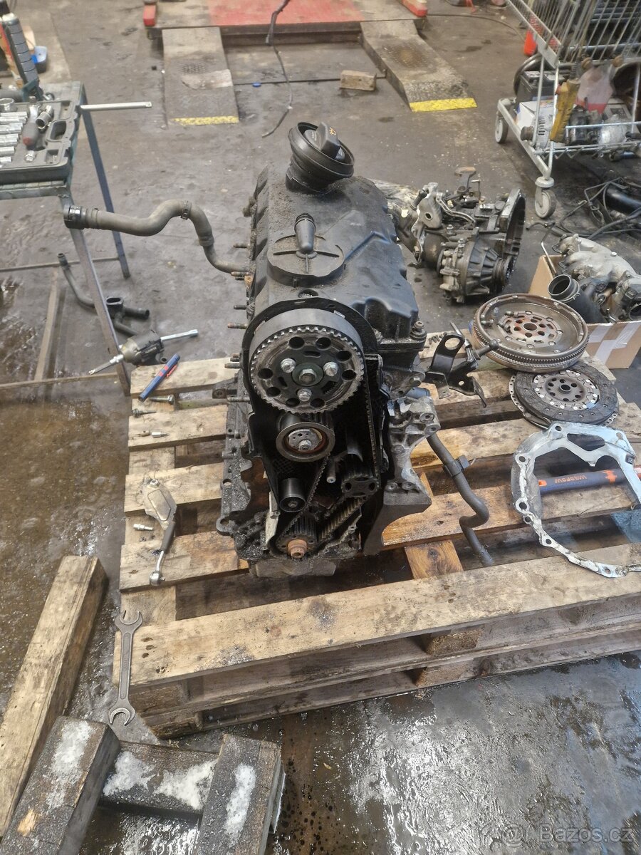 Motor 1.9 tdi 77kw BXE, ale stejný s BKC, BJB - 3