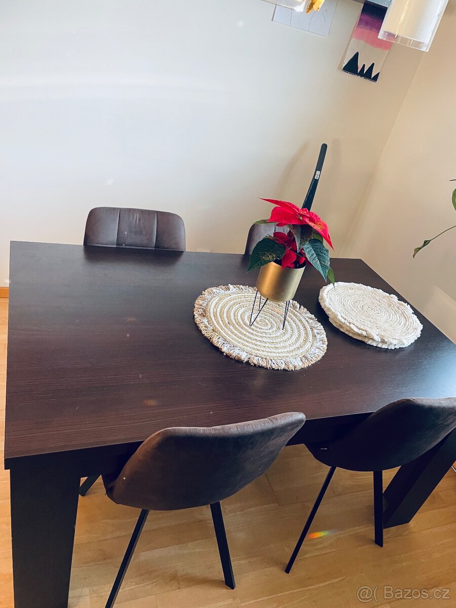 Jídelní stůl - 3