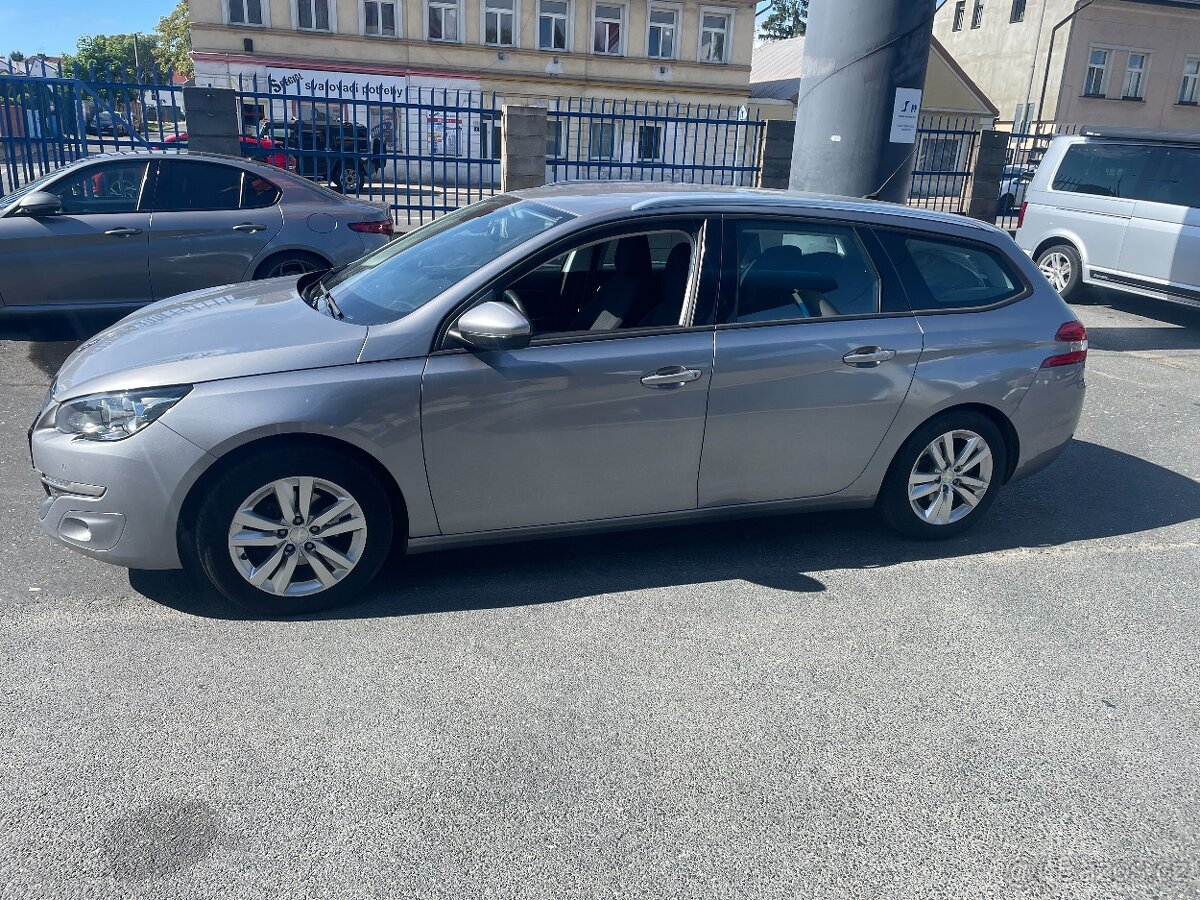 PEUGEOT 308 SW ALLURE 1.2i 96 KW Pure-Tech ČR 2015 - 3