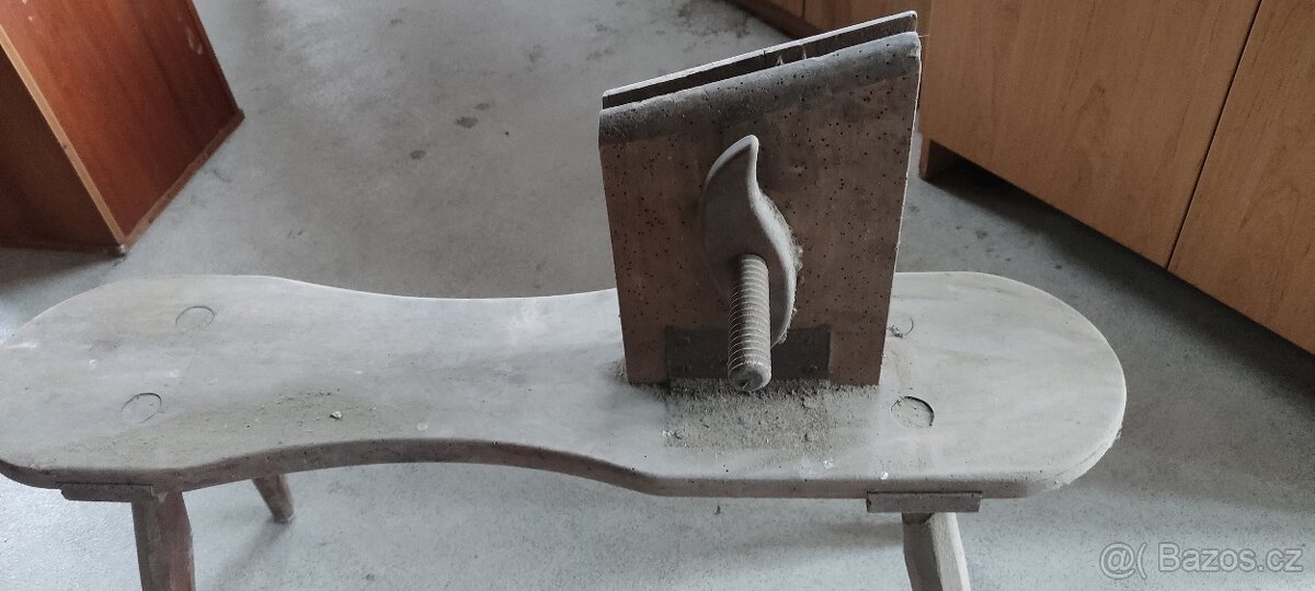 starý tzv. šicí osel,brašnář sedlář - 3