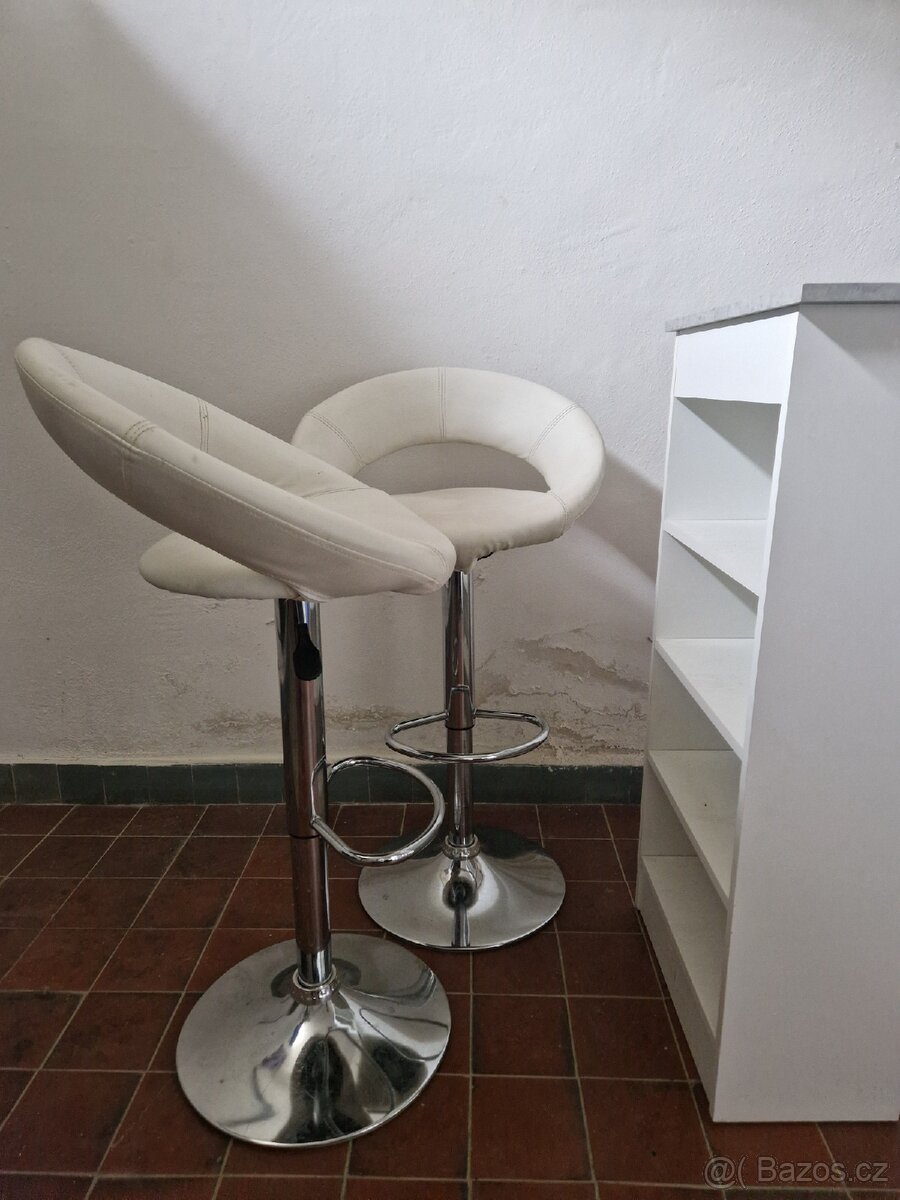 Barový stůl + 2 židle - 3