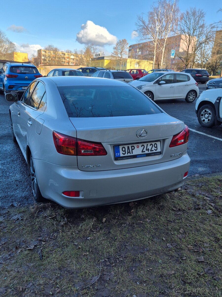 Lexus is 220d - 3