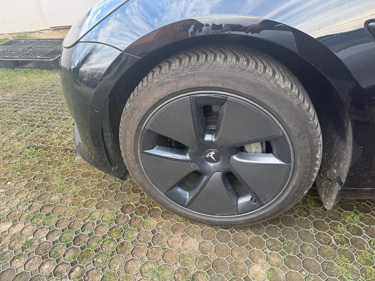 Tesla model 3 poklice - 3
