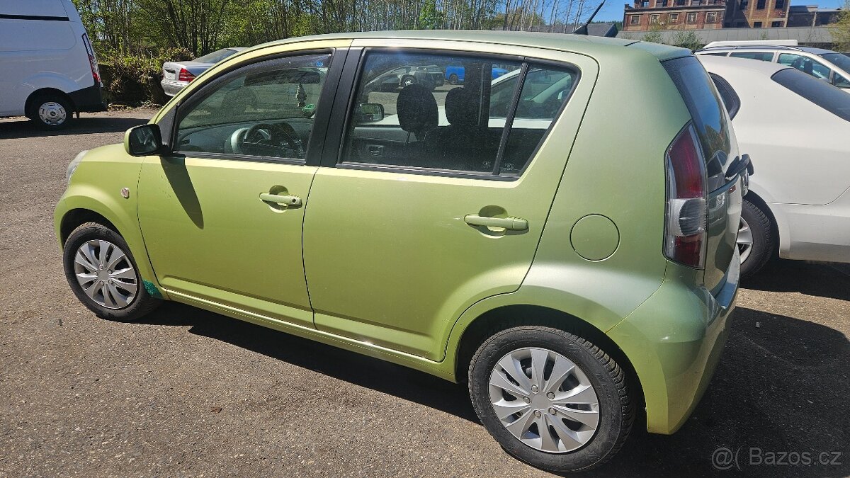 Daihatsu Sirion 1.0 - 3