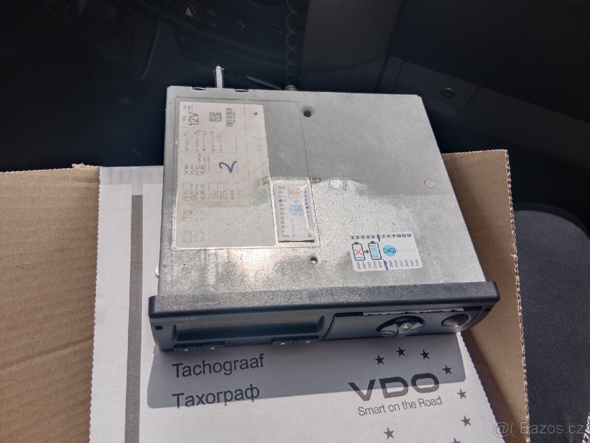 Digitální tachograf VDO 12V - 3