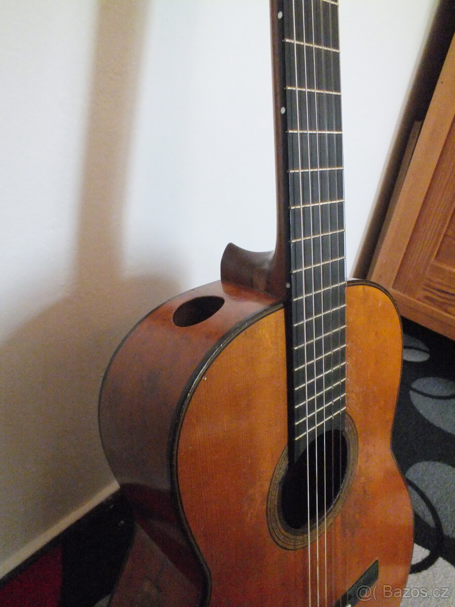 Zrestaurovaná 4/4 španělská kytara - 3