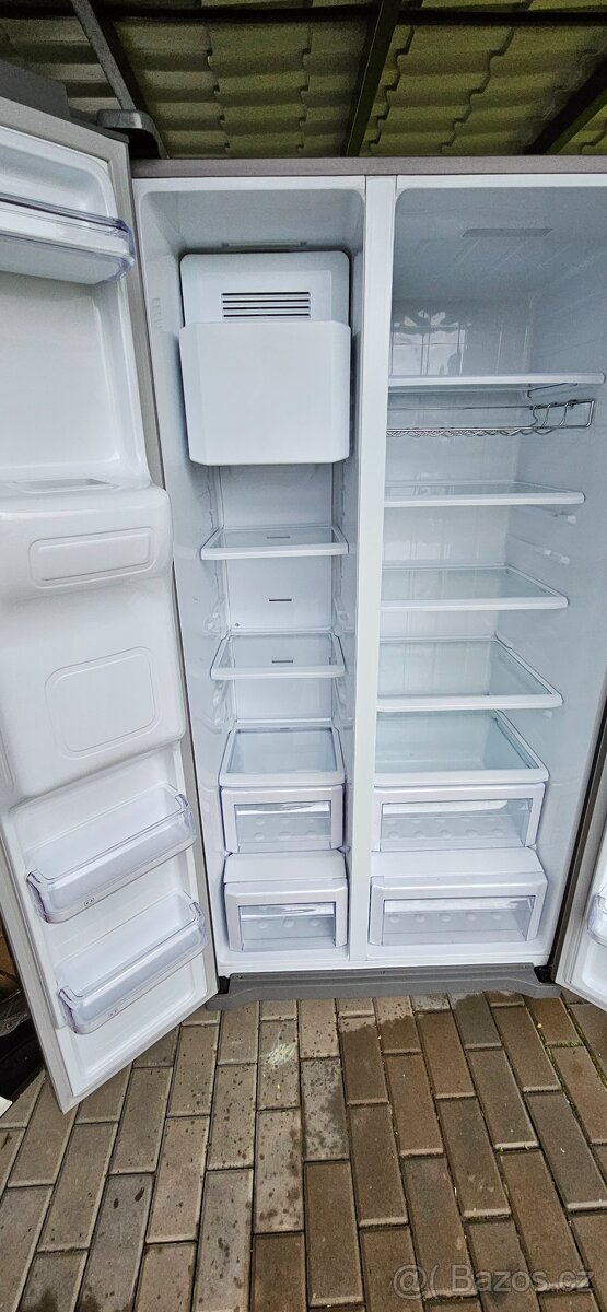 Americká lednice Samsung RS50N3413SA/EO - 3