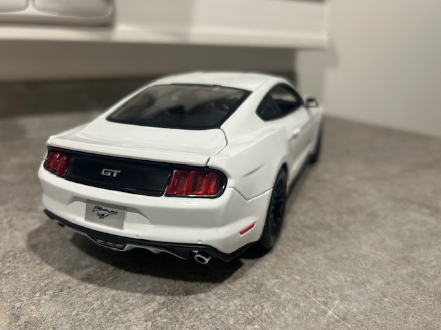 Ford Mustang GT 5.0, model 2015 měřítko 1:18, výrobce Maisto - 3
