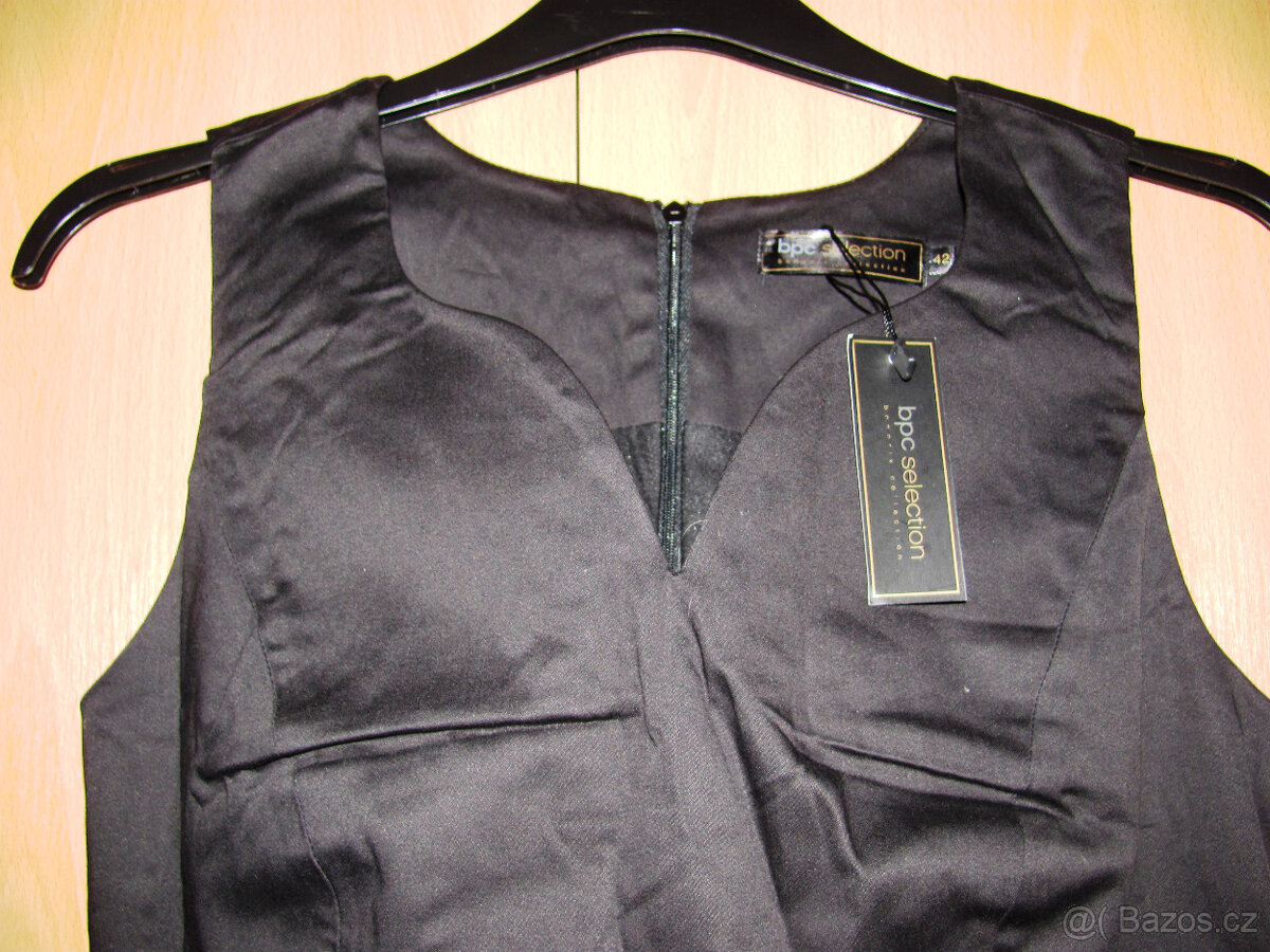 Černé pouzdrové šaty - 3