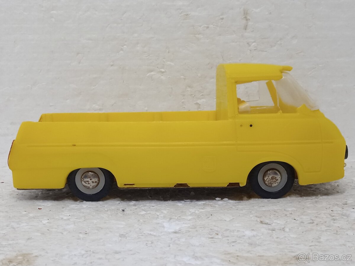 Škoda 1203 KDN Retro hračka auto na ND - 3