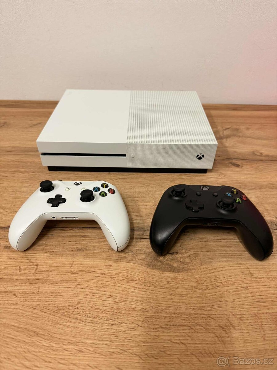 Xbox One S 1TB +2x OVL+3x HRA - 3