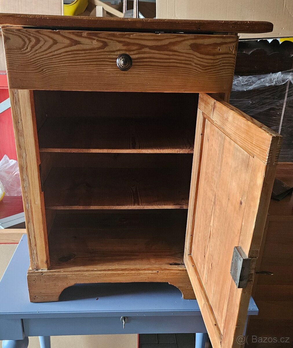 Starožitný noční stolek borovice - 3