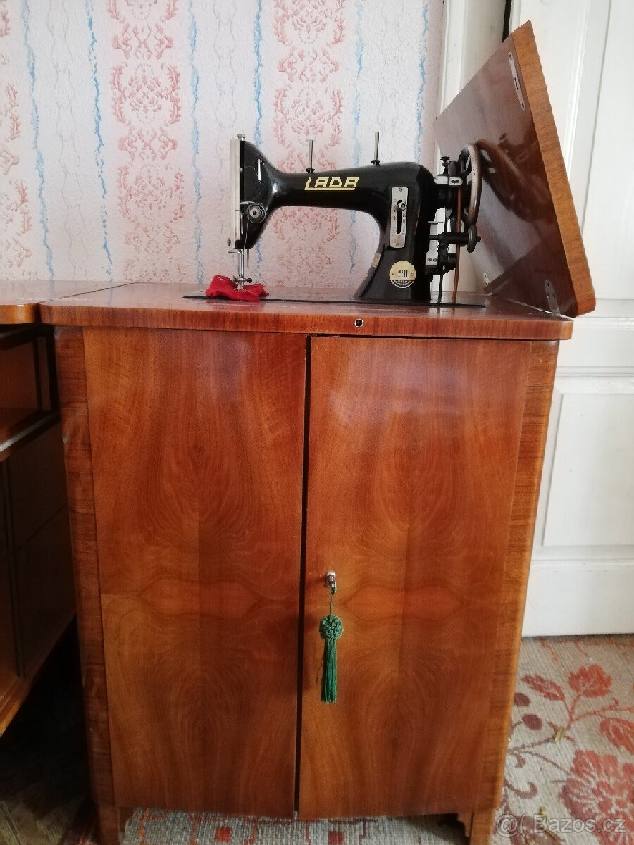Šicí stroj Lada - 3