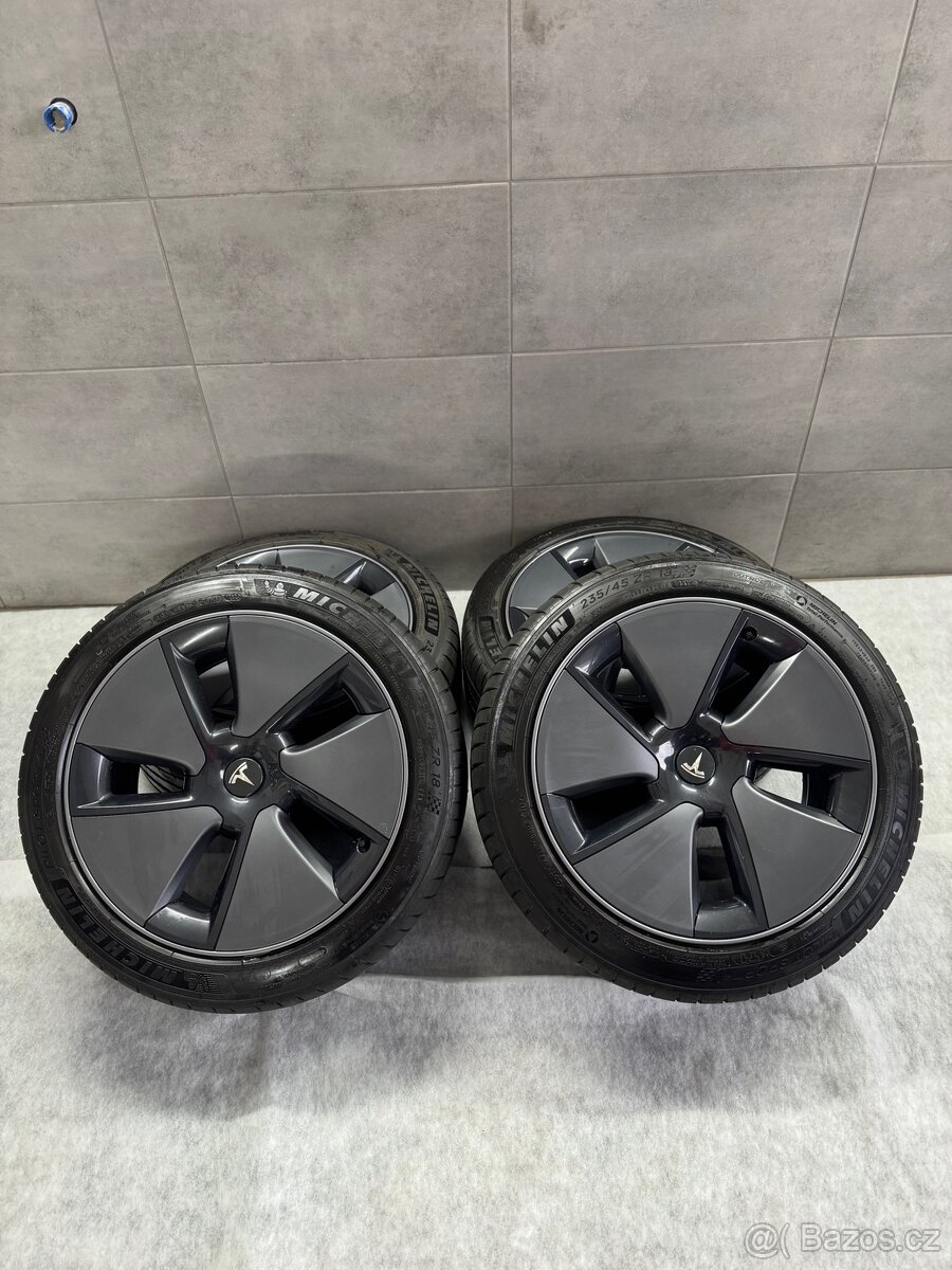 ORIGINÁLNÍ ALU SADA TESLA 3 - 3