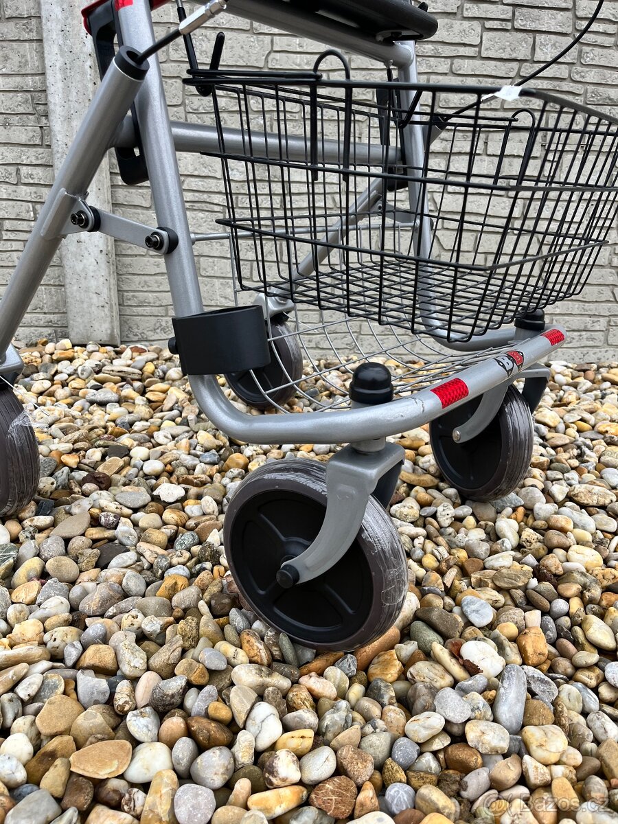 Chodítko pro seniory, invalidní vozík - 3
