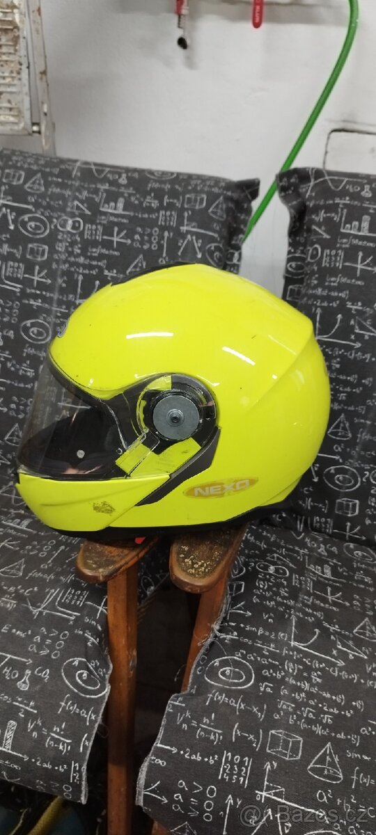 Silniční vyklápěcí helma velikost M 57-58 - 3