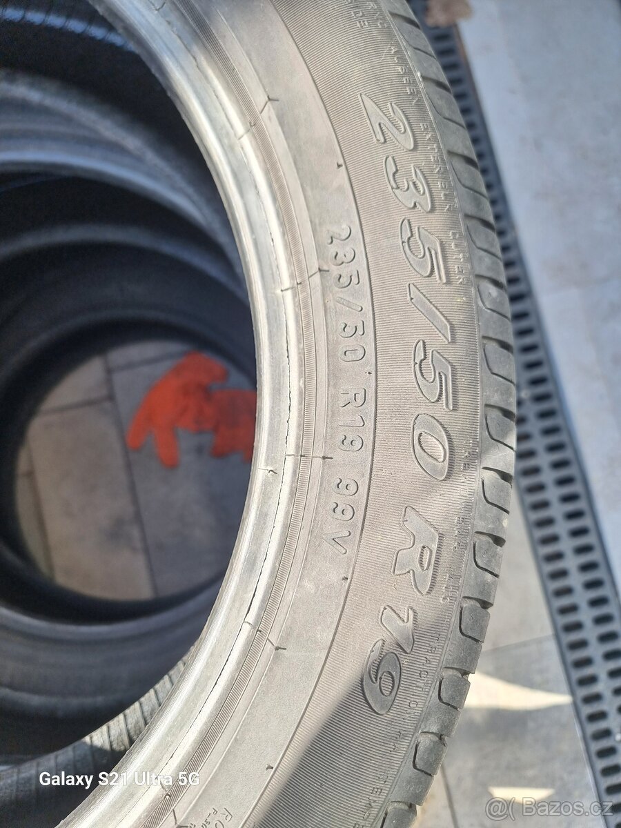Pneu 235/50R19 - 3
