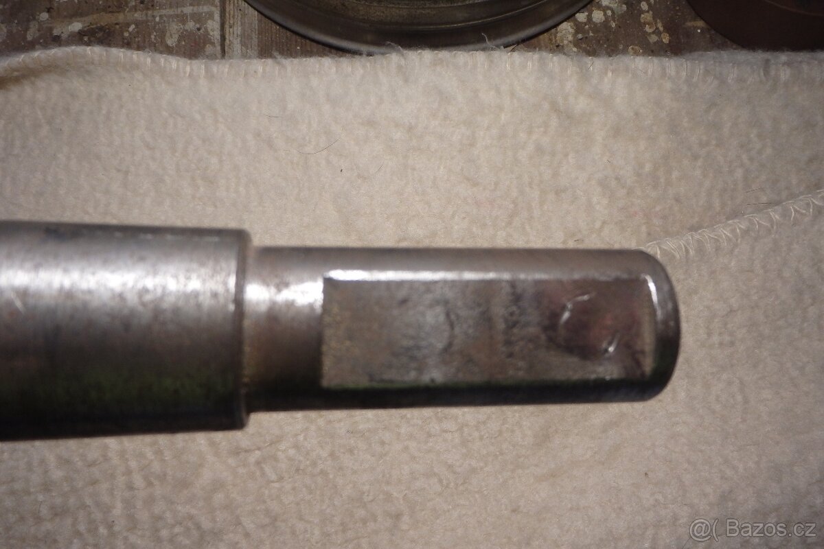 Příslušenství k soustruhu: vrták, nože, - 3