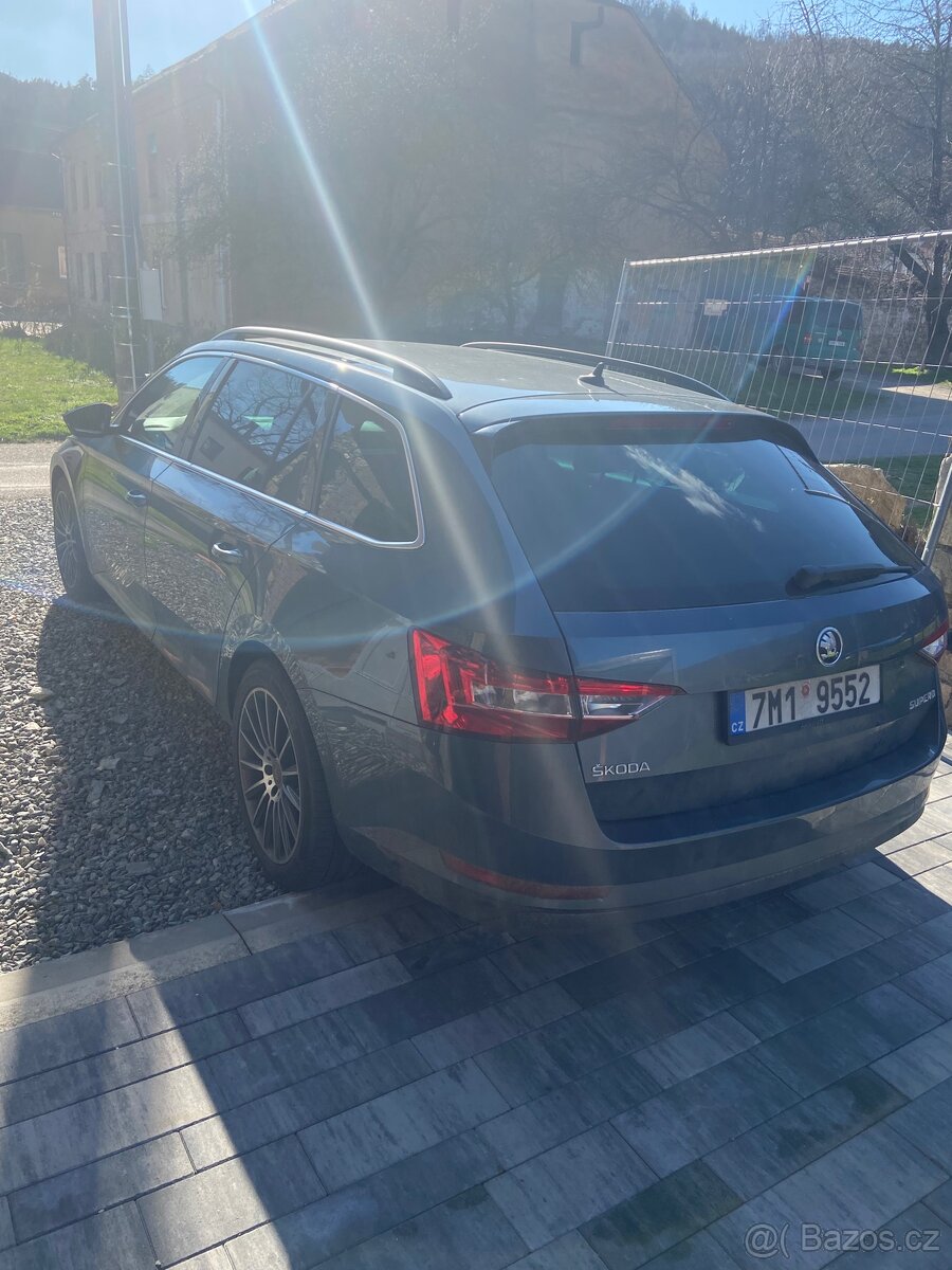 Škoda Superb III šedá - 3