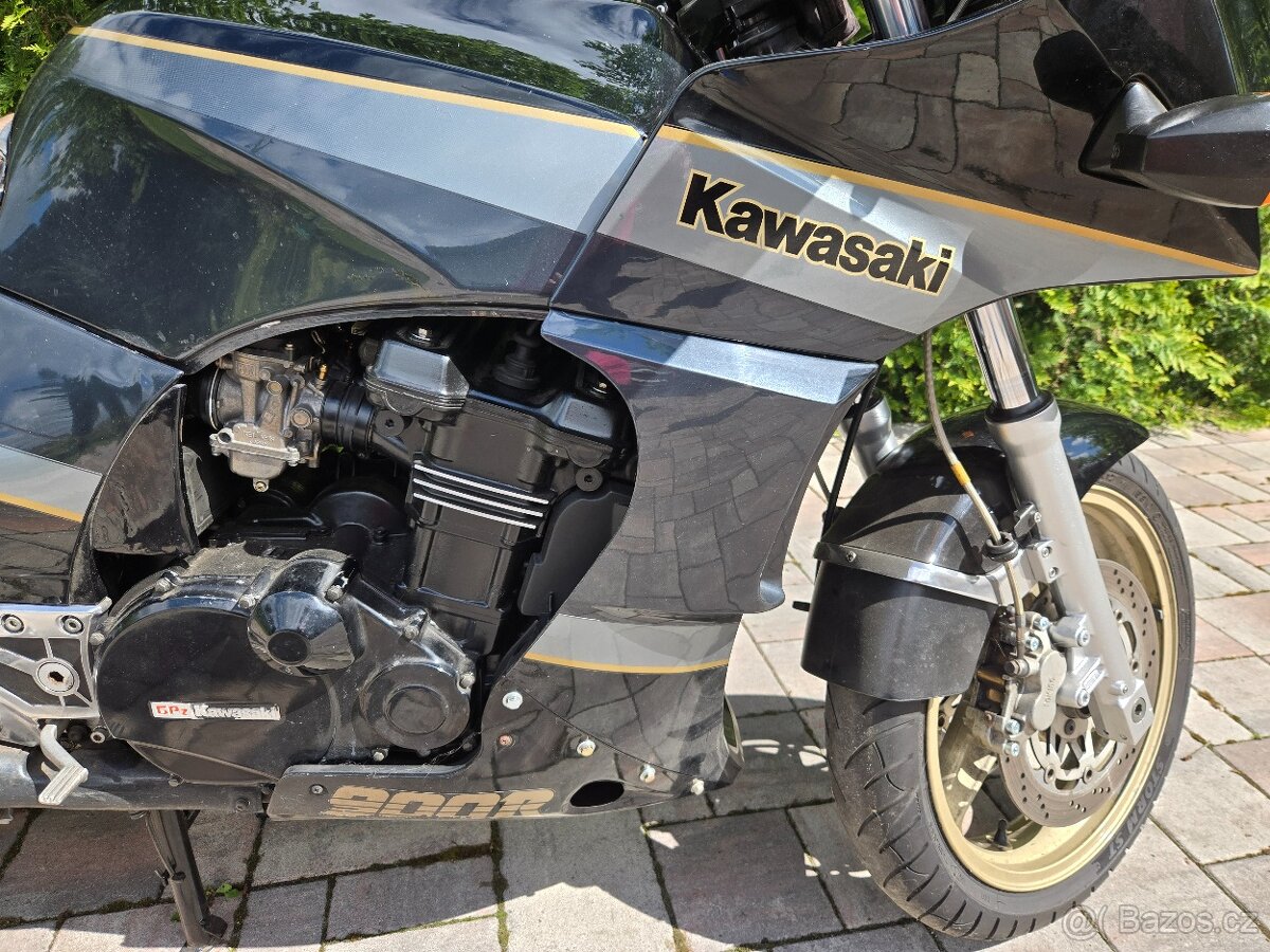 Kawasaki GPZ 900 R - 3