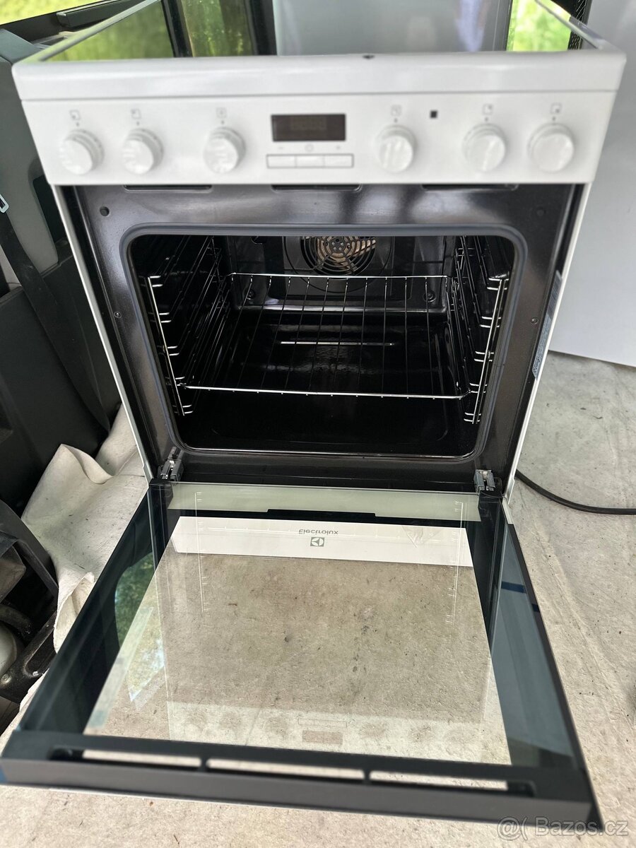 Elektrický sporák Electrolux EKC6430AOW - 3