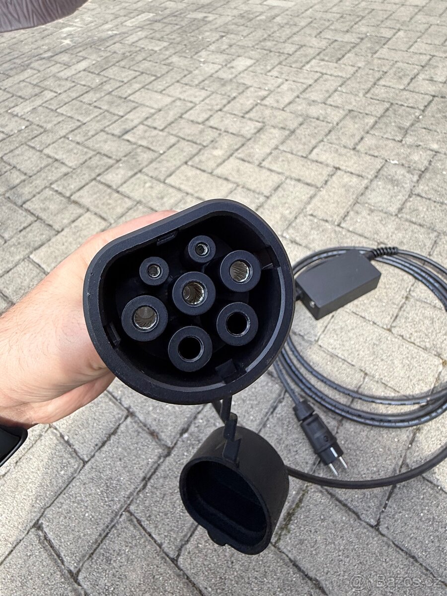 Cestovní nabíjecí stanice pro elektromobily - 3