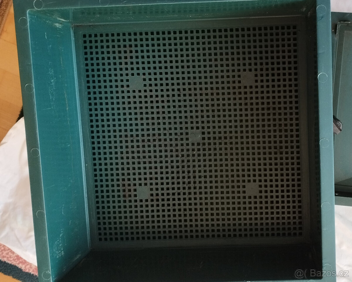 vermikompostér VermiHut 4 PATROVÝ tmavě zelený - 3