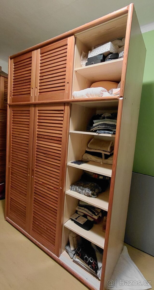Šatní skříň s posuvnými dveřmi - 3