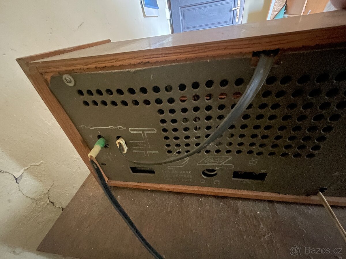 Staré rádio v hezkém stavu - 3